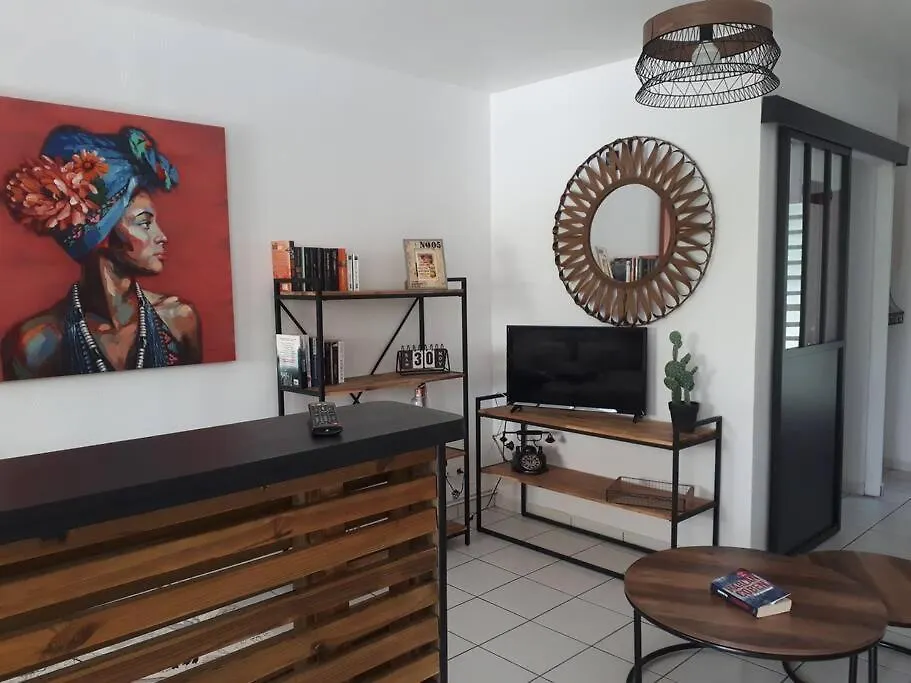 Апартаменты Studio L' Atelier De Tuscany Seze Гваделупа
